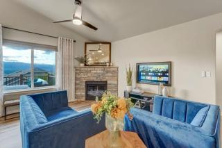 Room to Spread Out & Deck with Mountain Views - 4