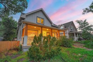 3BR Modern w Lg Backyard Mtn Views & Hot Tub - 6