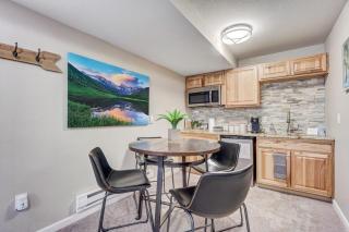 Mtn Studio- Waffle maker -King Bed-Kid Friendly - 9