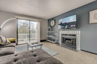 Charming 2bd Near to Stores Restaurants & Hiking - 3