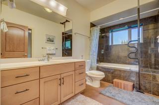 Green Mt Getaway Hot Tub Game Room & Fire Pit - 6