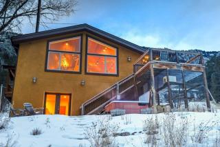 Green Mt Getaway Hot Tub Game Room & Fire Pit - 7