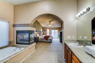 *H* 5BR Home Getaway w/HOT TUB ** - 7