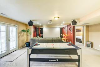 *H* 5BR Home Getaway w/HOT TUB ** - 8