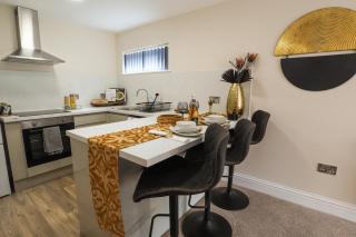 Half Moon Luxury One bedroom - Spacious APT Romantic Getaway with a hot tub, 5 min away from Eastbourne centre , free parking - Eastbourne - 4