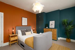 Joseph Suite by Koya Homes - 3-Bedroom Home, Central High Street, Free Parking - Barry - 5