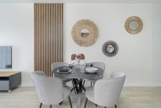 Family Apartment in Poznań with 2 Parking Spaces, 3 Bedrooms and Balcony by Noclegi Renters - Poznań - 4