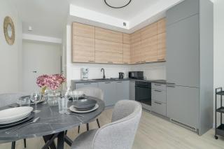 Family Apartment in Poznań with 2 Parking Spaces, 3 Bedrooms and Balcony by Noclegi Renters - Poznań - 2