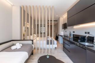 The HostMaster Deluxe Suite - Atene - 0