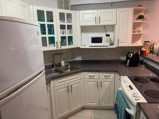 Lovely 2-Bedroom Condo with Pool and Gym - Sint-Petersburg - 5