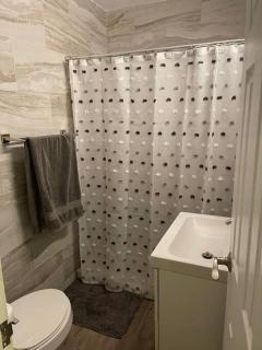 Lovely 2-Bedroom Condo with Pool and Gym - Sint-Petersburg - 3