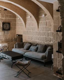 Blissful 4-bedroom villa with pool - 8