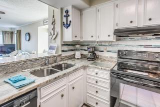 Walk to Beach Myrtle Beach Condo with Pool Access! - Myrtle Beach - 2