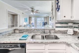 Walk to Beach Myrtle Beach Condo with Pool Access! - Myrtle Beach - 1