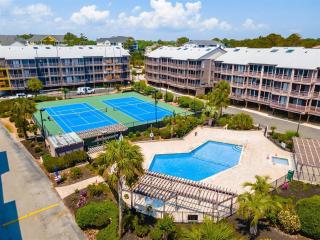 Resort Paradise Across Street from Beach Oceanfront Pool - Myrtle Beach - 7