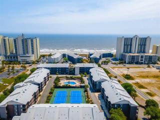 Resort Paradise Across Street from Beach Oceanfront Pool - Myrtle Beach - 6