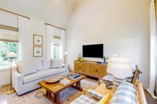 2BR Elegant Farmhouse Cottage with Porch, W and D - 5