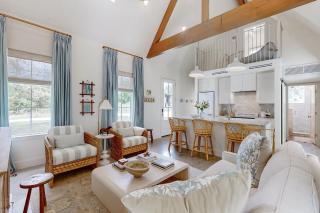 2BR Elegant Farmhouse Cottage with Porch and W and D - 7