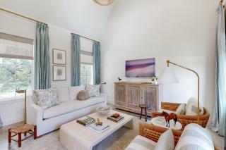 2BR Elegant Farmhouse Cottage with Porch and W and D - 6