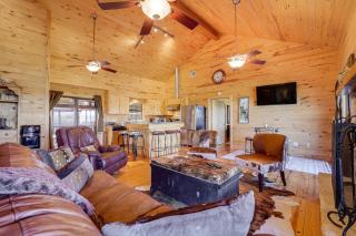 Hilltop Concan Cabin with Garner State Park Views! - Concan - 8
