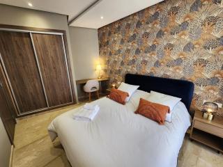 The Twenty-Six Palmier by IB Signature - Design 1Bedroom Apt with Wifi, Parking, Self check-in, 24 x7 Security - City View with terrace - Walk to Cafes! City Centre, Tram - Casablanca - 2