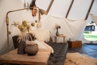 Slapen tussen de schapen in de Tante Tipi - 2