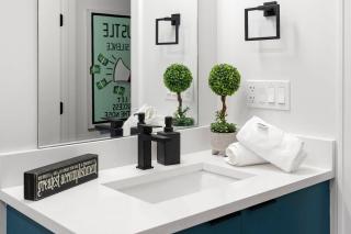 Chic River North Condo 2BR 2BA with Private Balcony - 7