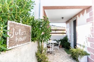Julia's Holiday House - Kalamaki - 0