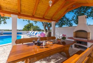 The Grandfather's courtyard villa with heated pool - Stankovci - 9