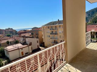 Casa Maestrale - Elegante con Balcone Vista Mare - Finale Ligure - 2