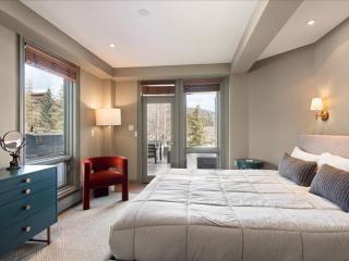 Chamonix 17, Snowmass Ski-In/Ski-Out Condo w/Shared Pool/Hot Tub/Gym/WiFi - 2
