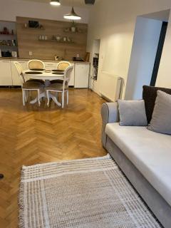 Valentina's Apartment in City Center - Brasov - 4