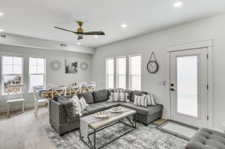 Modern and Spacious Garden City Home with Pool Access! - Garden City - 7