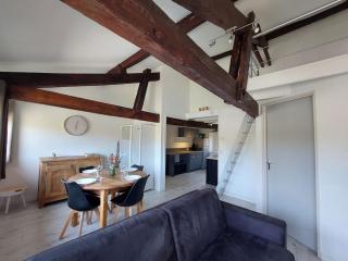 Appt lumineux, vue place Vival - Figeac - 9