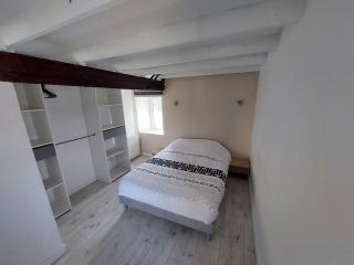 Appt lumineux, vue place Vival - Figeac - 2