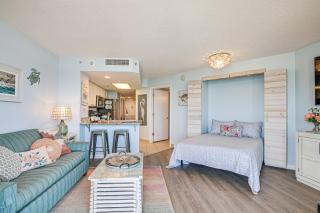 Steps to Boardwalk Condo with Pool in Myrtle Beach - Myrtle Beach - 4