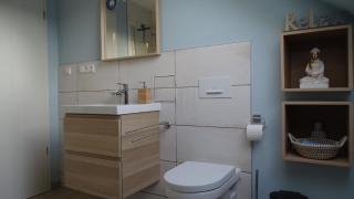 Gemütliches Dachgeschoss-Apartement mit Seeblick und großem Garten am Wasser - 7