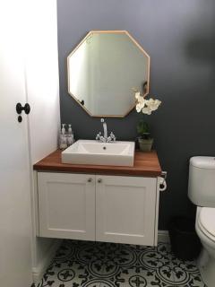 Cape Town family home with lovely garden. - 1