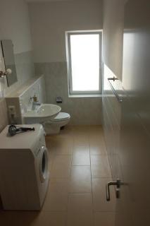 Moderne Ferienwohnung mit großer Terrasse, Trampolin, am Wasser - 3