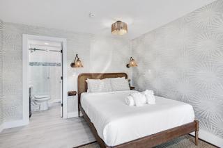 Caloosa Retreat- 2BR Cottage at Palmview Inn of Sanibel with Bikes - 1