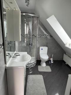 5 Zimmer Haus mit Whirlpool, Grillhütte und privatem Garten, Perfekt für Gruppen oder Familien - Neumünster - 3