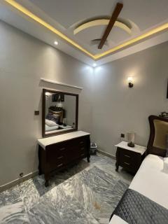 Cozy 2-Bed Portion at Gulshan Iqbal blk 7 - 5
