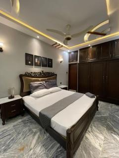 Cozy 2-Bed Portion at Gulshan Iqbal blk 7 - 2