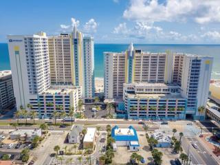 Oceanfront Bliss 3BR Direct Ocean Front Retreat on the 4th Floor at The WyndhamOcean Walk Resort - Daytona Beach - 8