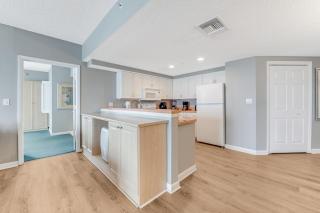 10th Floor Oasis Stunning 2BR with Spacious Private Double Balcony at The Wyndahm Ocean Walk Resort - Daytona Beach - 4