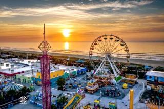 30 Steps to the Beach, Sunsets, Family Fun & Peek-A-Boo Views - Carolina Beach - 9