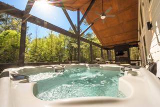 NEW Farmhouse-Chic Cabin with Hot Tub & Firepit - Broken Bow - 5