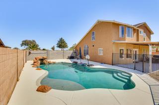 Walk to State Farm Stadium Spacious Home with Patio - Glendale - 8
