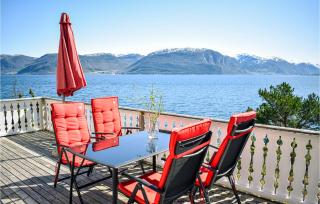 Cozy Home In Lavik With House Sea View - Lavik - 4