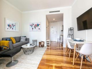 1BR CBD Escape Near Sky Tower Zodiak Stays - 9